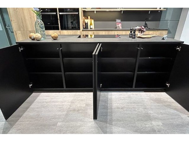 Showroomkeuken met eiland en toestellen - afbeelding 6 van  27