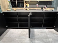 Showroomkeuken met eiland en toestellen - afbeelding 6 van  27