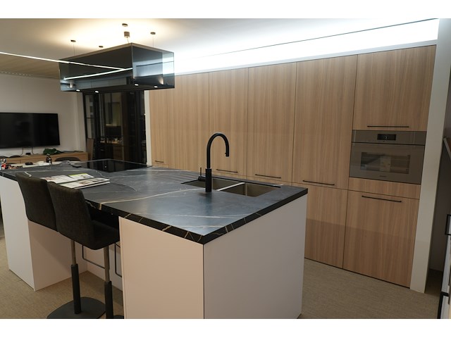 Showroomkeuken met keukeneiland, incl. miele/novy-toestellen - afbeelding 1 van  29