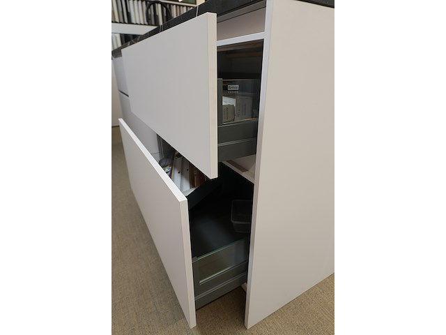 Showroomkeuken met keukeneiland, incl. miele/novy-toestellen - afbeelding 26 van  29