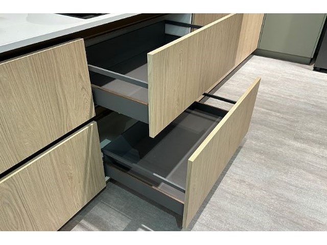 Showroomkeuken met toestellen - afbeelding 10 van  50