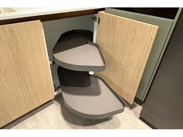 Showroomkeuken met toestellen - afbeelding 13 van  50