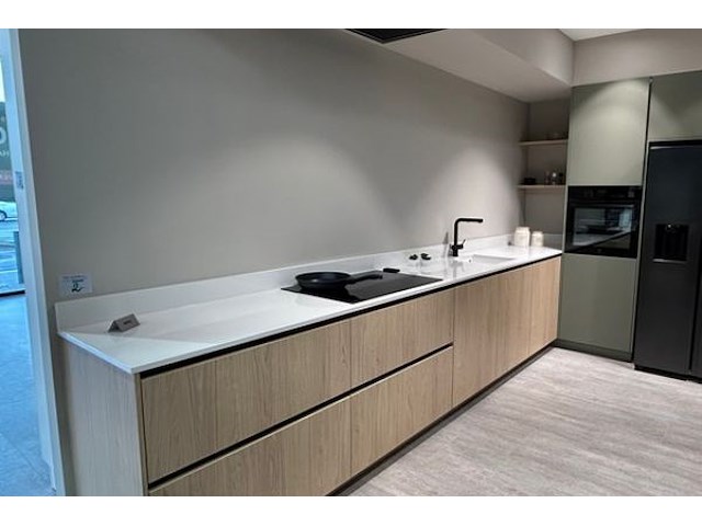 Showroomkeuken met toestellen - afbeelding 2 van  50