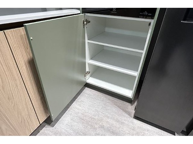 Showroomkeuken met toestellen - afbeelding 32 van  50