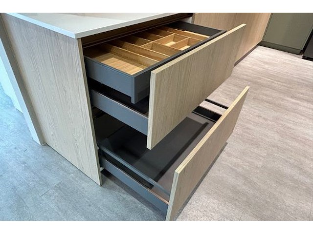 Showroomkeuken met toestellen - afbeelding 9 van  50