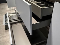 Showroomkeuken met toestellen - afbeelding 13 van  30