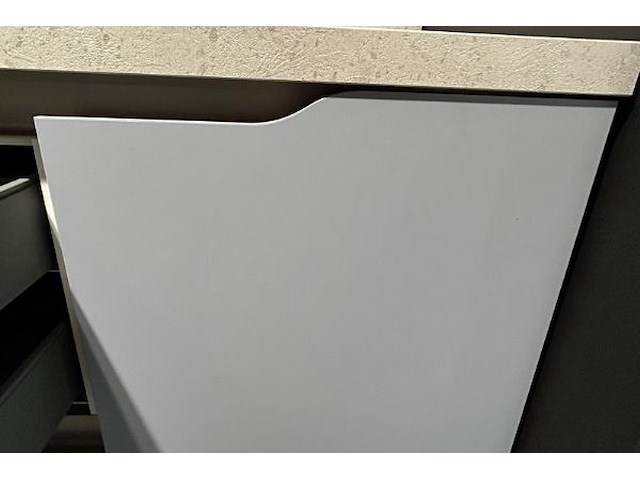 Showroomkeuken met toestellen - afbeelding 14 van  30