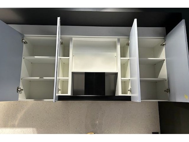 Showroomkeuken met toestellen - afbeelding 24 van  30