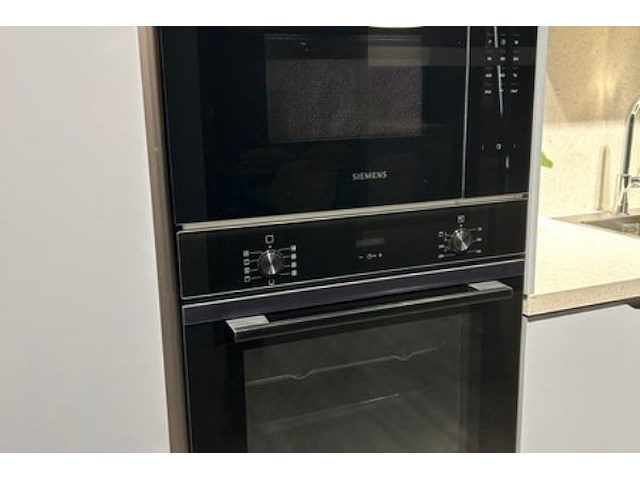 Showroomkeuken met toestellen - afbeelding 2 van  30