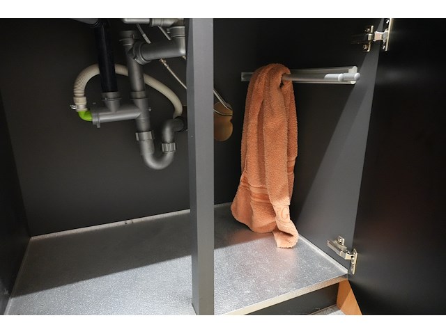 Showroomkeuken zwart, incl. miele-toestellen - afbeelding 7 van  19