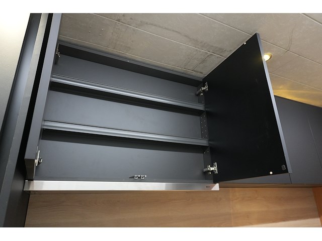 Showroomkeuken zwart, incl. miele-toestellen - afbeelding 9 van  19