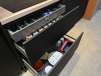 Showroomkeuken zwart, incl. miele-toestellen - afbeelding 13 van  19