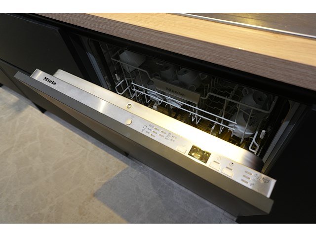 Showroomkeuken zwart, incl. miele-toestellen - afbeelding 14 van  19