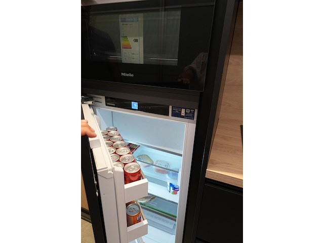 Showroomkeuken zwart, incl. miele-toestellen - afbeelding 16 van  19