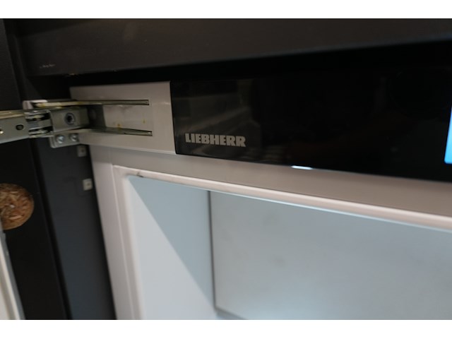Showroomkeuken zwart, incl. miele-toestellen - afbeelding 18 van  19