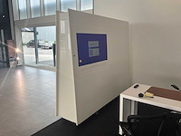 Showroomwand met televisie - afbeelding 1 van  4