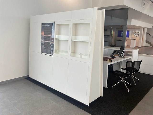 Showroomwand met televisie - afbeelding 2 van  4
