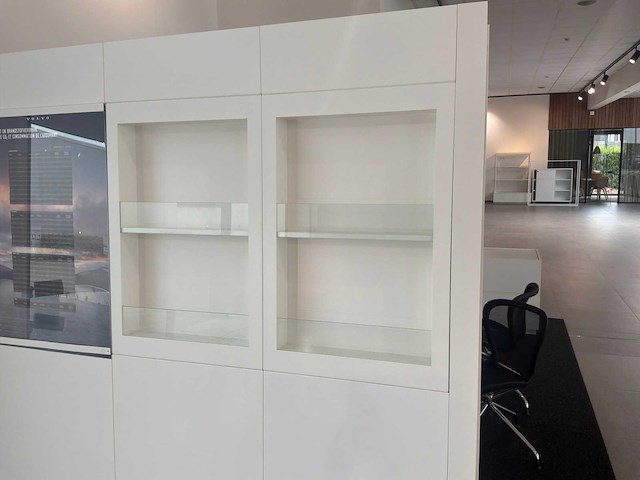 Showroomwand met televisie - afbeelding 3 van  4