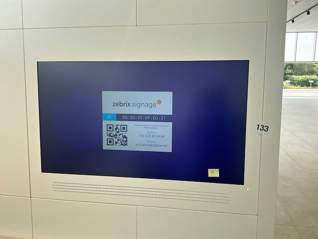 Showroomwand met televisie - afbeelding 3 van  7