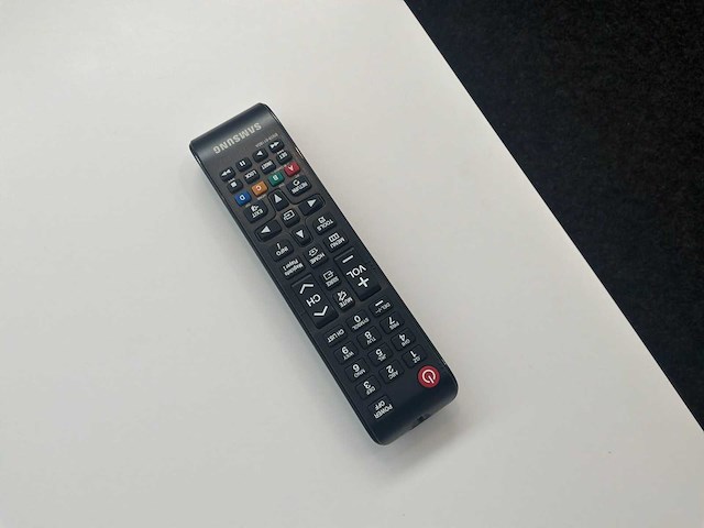 Showroomwand met televisie - afbeelding 4 van  7