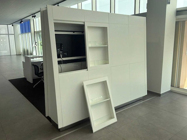 Showroomwand met televisie - afbeelding 7 van  7