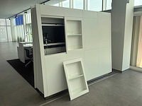 Showroomwand met televisie - afbeelding 7 van  7