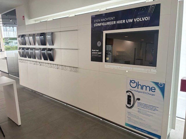 Showroomwand met touch display - afbeelding 2 van  7