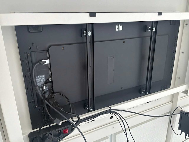 Showroomwand met touch display - afbeelding 4 van  7