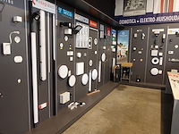 Showroomwand - afbeelding 1 van  7