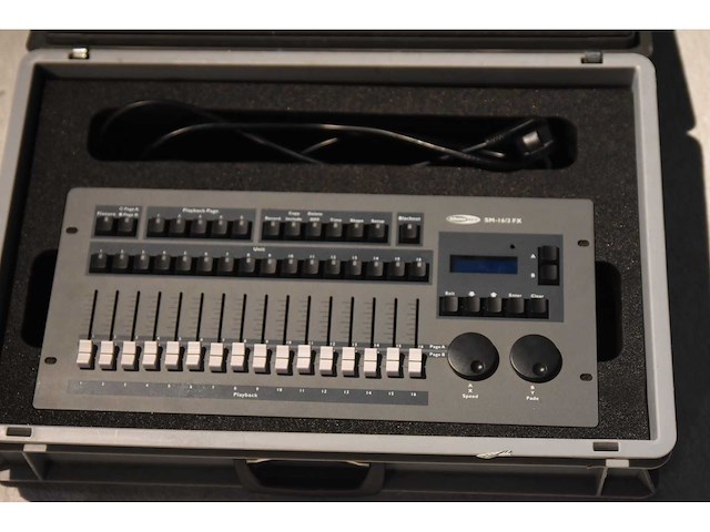 Showtec - sm16 2fx light desk - various light equipment - afbeelding 2 van  2