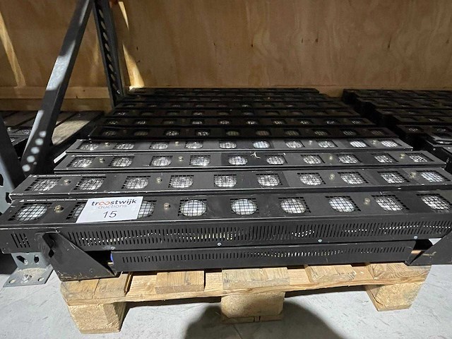 Showtec - sunstrip active - spotlight (11x) - afbeelding 1 van  3