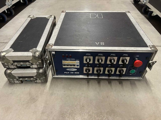 Showtec - v8 - elektrische kettingtakel - afbeelding 1 van  2