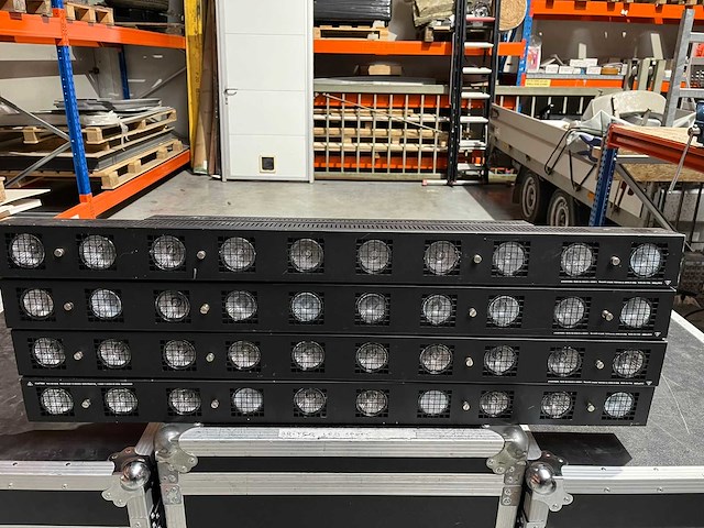 Showtec active sunstrip overige lichttechniek (4x) - afbeelding 1 van  4