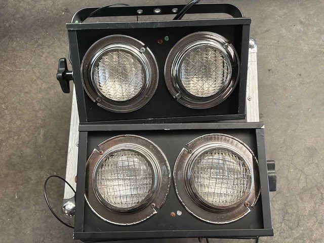 Showtec blinder 2 spot - set van 2 blinders - afbeelding 7 van  8