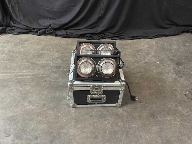 Showtec blinder 2 spot - set van 2 blinders - afbeelding 7 van  9