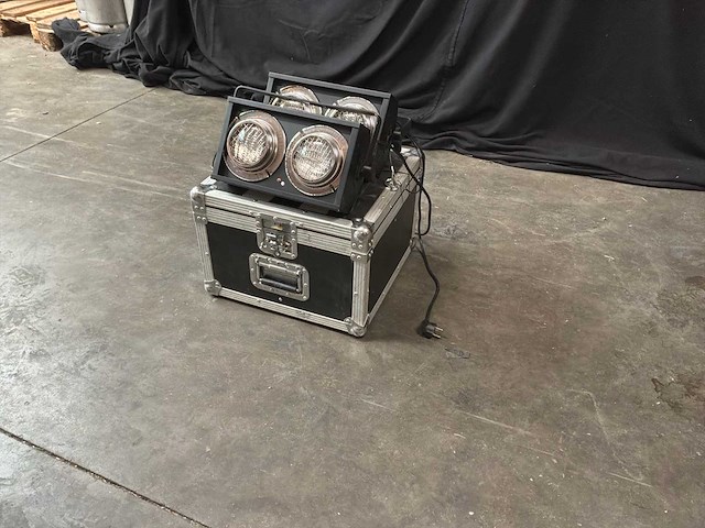 Showtec blinder 2 spot - set van 2 blinders - afbeelding 1 van  10