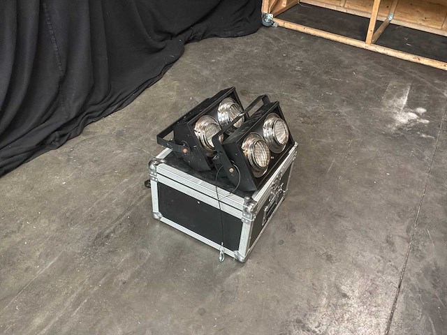 Showtec blinder 2 spot - set van 2 blinders - afbeelding 6 van  10