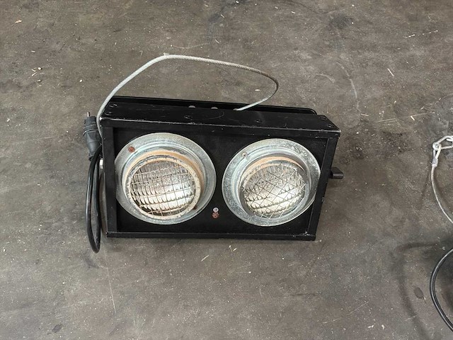 Showtec blinder 2 spot - set van 2 blinders - afbeelding 4 van  6