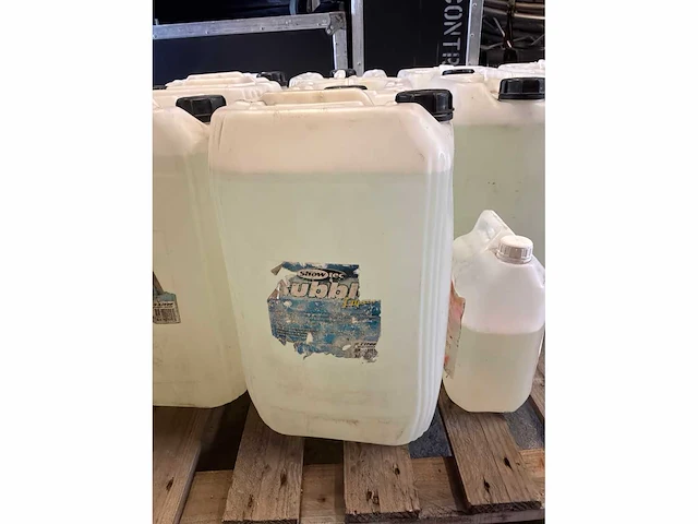 Showtec bubble schuimvloeistof (10x) - afbeelding 2 van  3