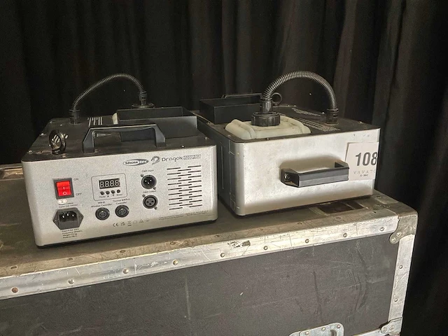 Showtec dragon 1500up/rgb rookmachine (2x) - afbeelding 1 van  5