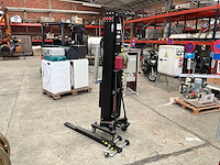 Showtec lat-06 manuele materiaallift