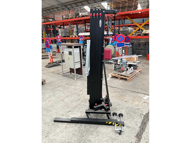 Showtec lat-06 manuele materiaallift - afbeelding 3 van  9