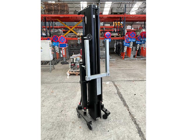 Showtec lat-06 manuele materiaallift - afbeelding 5 van  9