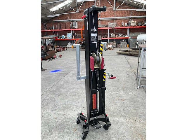 Showtec lat-06 manuele materiaallift - afbeelding 7 van  9