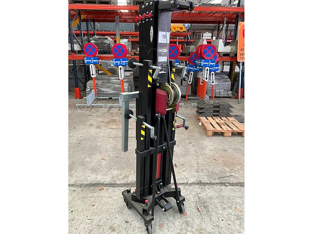 Showtec lat-06 manuele materiaallift - afbeelding 2 van  6