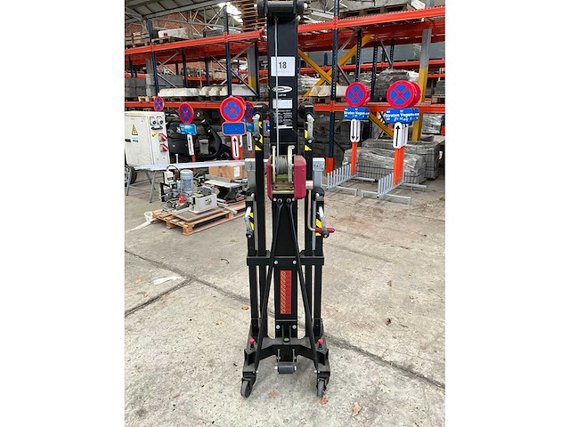 Showtec lat-06 manuele materiaallift - afbeelding 3 van  6