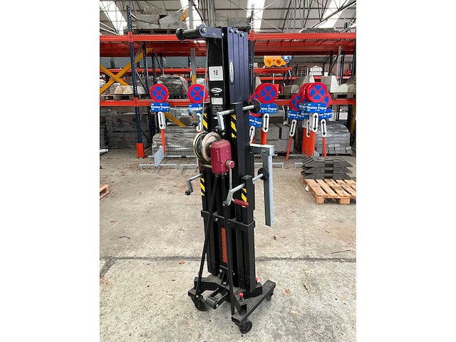 Showtec lat-06 manuele materiaallift - afbeelding 4 van  6