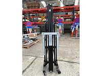 Showtec lat-06 manuele materiaallift - afbeelding 5 van  6