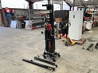 Showtec lat-06 manuele materiaallift