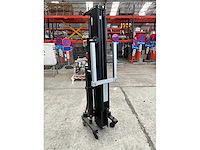 Showtec lat-06 manuele materiaallift - afbeelding 3 van  9